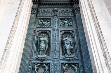 Kuzey kapılardan açık: Saint Isaac's Cathedral