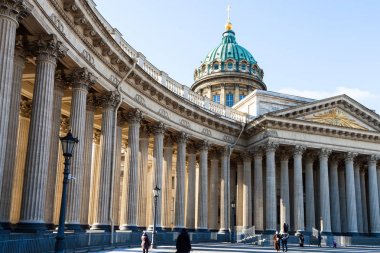 Kazan Katedrali, Saint Petersburg için insanlar yürümek