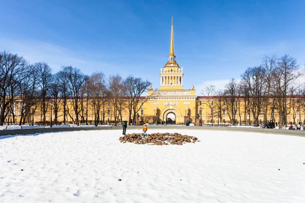 View of Admiralty building from Alexander Garden — Stock Photo, Image