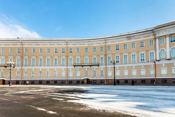 Vinge i generalstaben byggnad på Palatstorget — Stockfoto