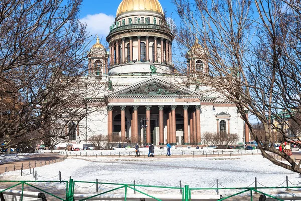 Frozen garden near Saint Isaac's Cathedral — Stock Photo, Image