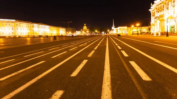 Vista panorâmica da Praça do Palácio à noite — Fotografia de Stock