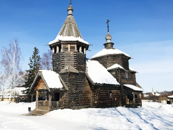 Suzdal で復活の古い木造の教会 — ストック写真