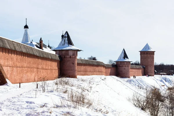 Muralhas de Mosteiro de Santo Euthímio na cidade de Suzdal — Fotografia de Stock