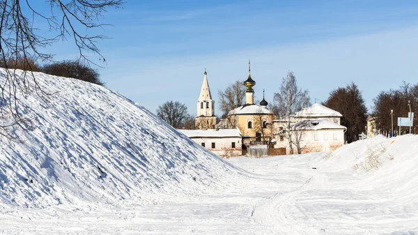 Ioanno-Predtechenskaya kerk in Soezdal in de winter — Stockfoto