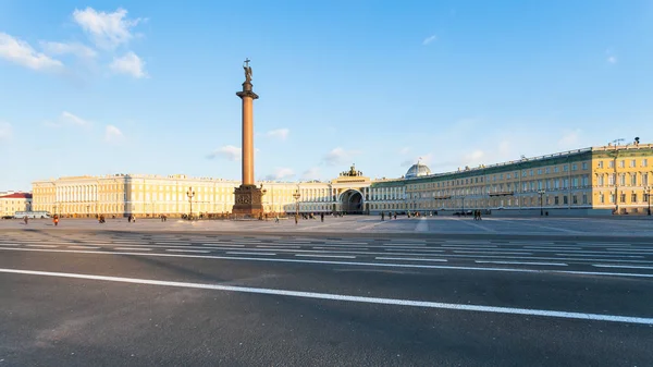 Panoramatický pohled od Palácového náměstí a generální štáb — Stock fotografie