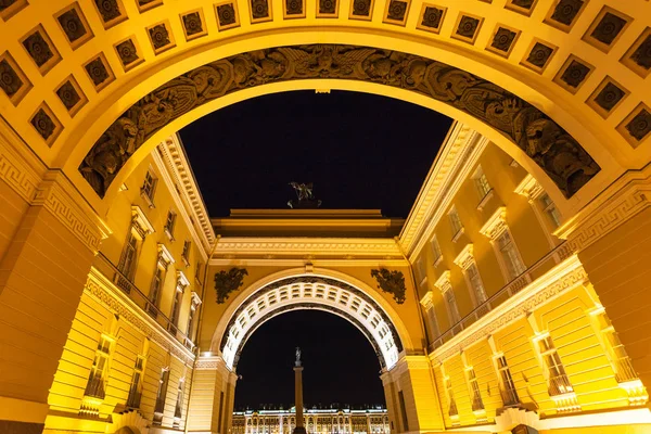 Arco triunfal en San Petersburgo de noche — Foto de Stock