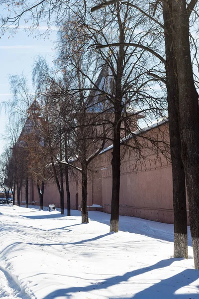 Zewnętrznej ścianie klasztoru St Eutymiusz w Suzdal — Zdjęcie stockowe