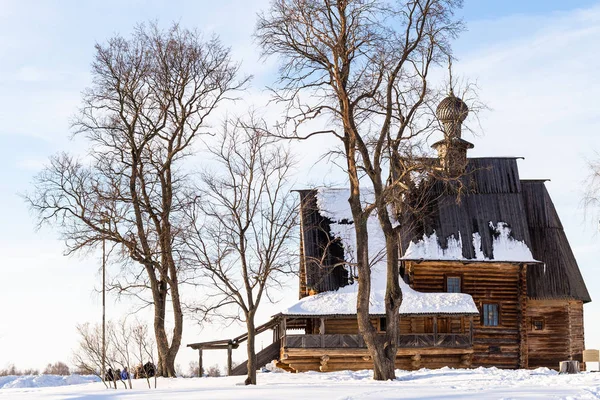 Igreja de São Nicolau de madeira em Suzdal no inverno — Fotografia de Stock