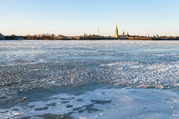 Neva Nehri ve Peter ve Paul Fortress görünümü — Stok fotoğraf