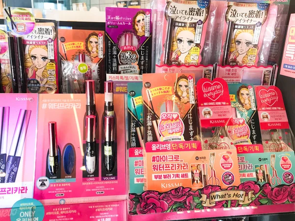 Lokale mascara op kraam in winkel in Seoul — Stockfoto