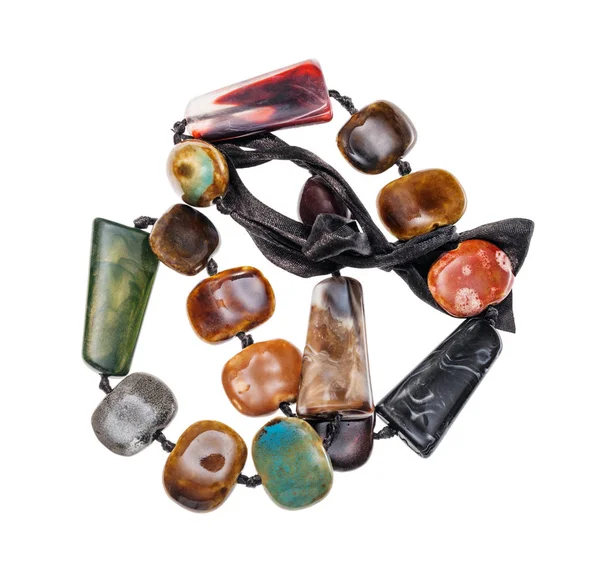 Kusza nyaklánc különböző kerámia gyöngyökből — Stock Fotó