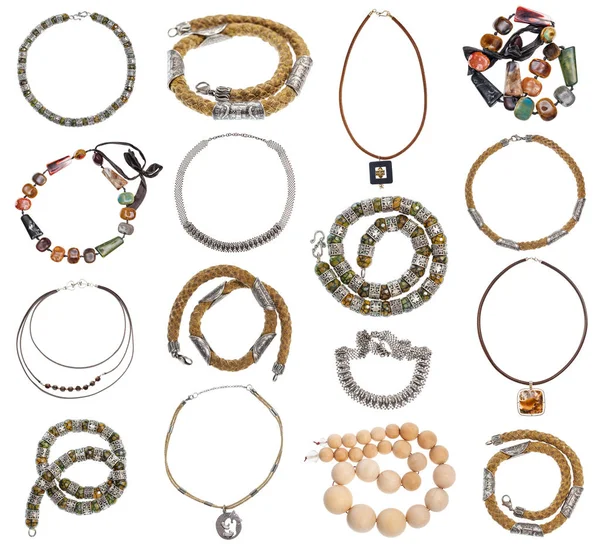 Набор различных подвески и ожерелья изолированы — стоковое фото