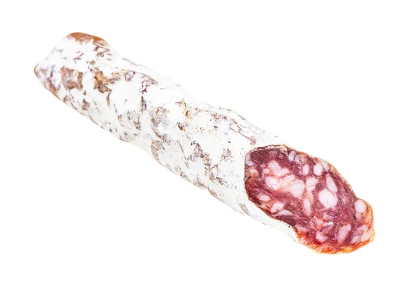 Нарізана свиняча ковбаса ізольована на білому — стокове фото