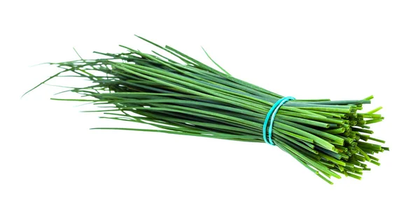 Haz de hojas frescas de Chives aisladas sobre blanco — Foto de Stock