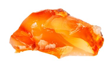 kaba Carnelian taşı beyaza izole edilmiş.