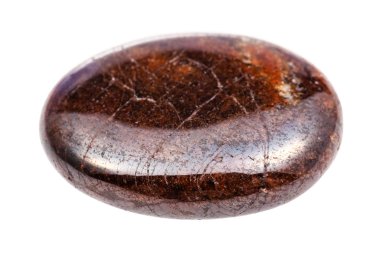 Beyaz üzerine izole edilmiş pırlanta Pyrope taşı