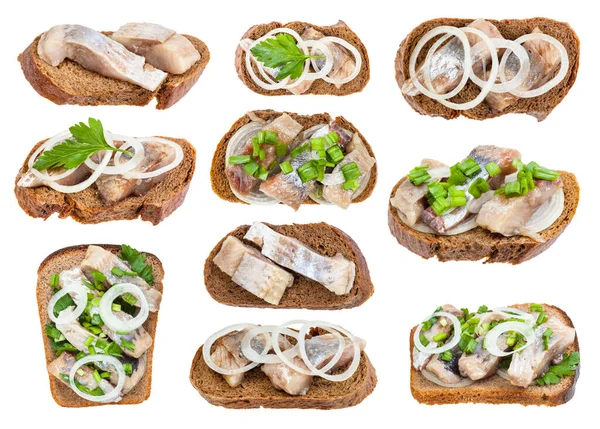 一套夹杂着腌制鲱鱼的三明治 背景为白色 — 图库照片