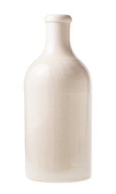 Beyaz arkaplanda izole edilmiş beyaz seramik şişe