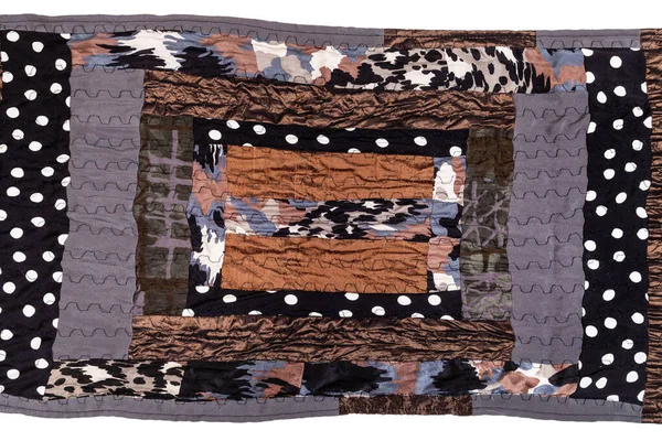 Beyaz Arkaplanda Izole Edilmiş Yapımı Kahverengi Yama Eşarbının Parçası — Stok fotoğraf