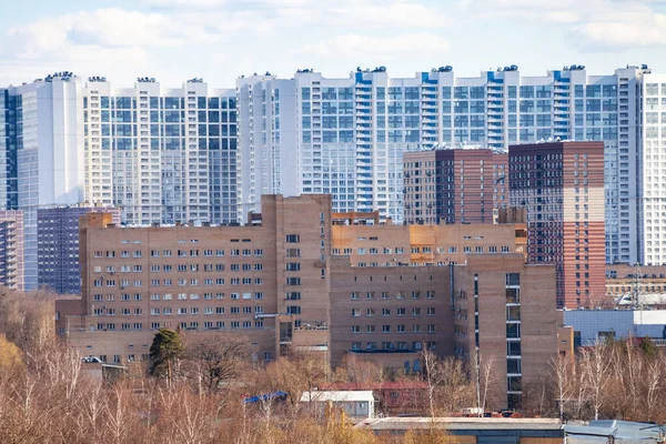 Velké High Rise Bytové Domy Moskvě Slunném Březnovém Dni — Stock fotografie