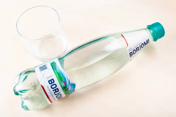 Moskou Russie Mei 2020 Bovenaanzicht Van Liggende Plastic Fles Borjomi — Stockfoto