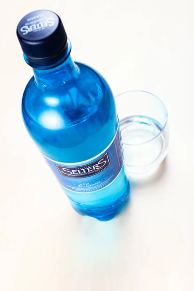 Moscow Russia May 2020 Top View Plastic Bottle Selters Glass — 图库照片