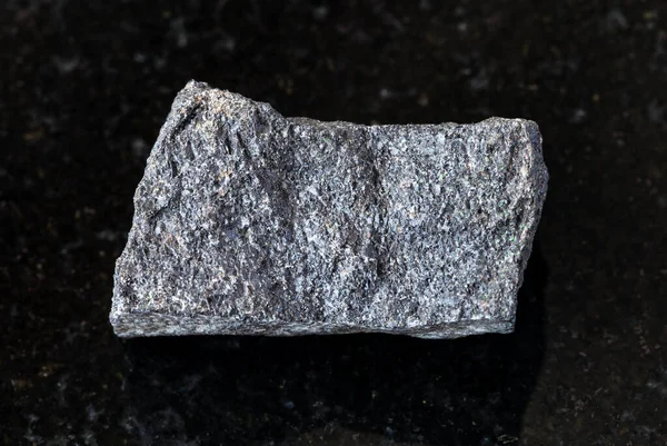 Nahaufnahme Eines Natürlichen Minerals Aus Der Geologischen Sammlung Unpoliertes Chromgestein — Stockfoto