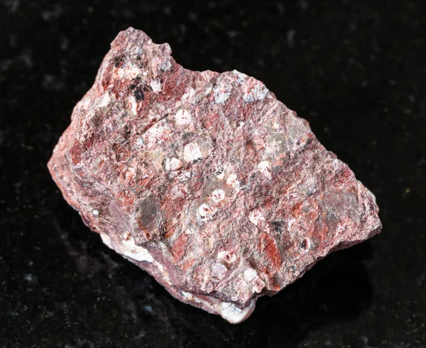 Detailní Záběr Vzorku Přírodního Minerálu Geologické Sbírky Surová Rhyolitová Hornina — Stock fotografie