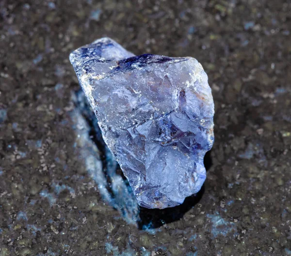 Closeup Dari Sampel Mineral Alami Dari Koleksi Geologi Kristal Cordierite — Stok Foto