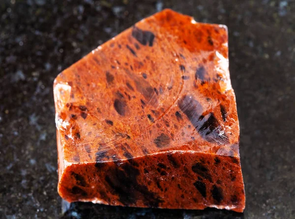 지질학적 품에서 광물의 화강암 배경에 마호가 — 스톡 사진