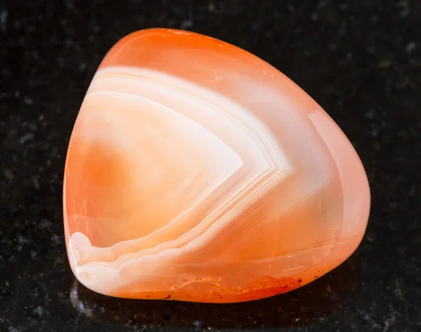 Penutupan Sampel Mineral Alami Dari Koleksi Geologi Batuan Carnelian Cornelian — Stok Foto