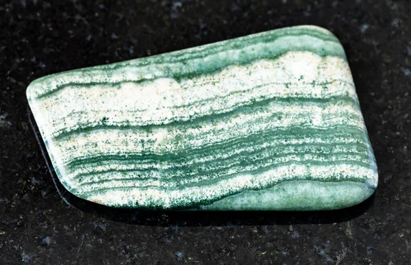 Detailní Záběr Vzorku Přírodního Minerálu Geologické Sbírky Leštěný Skarn Rock — Stock fotografie