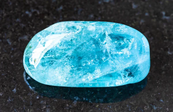 Zbliżenie Próbki Naturalnego Minerału Kolekcji Geologicznej Skała Aquamarine Niebieski Beryl — Zdjęcie stockowe