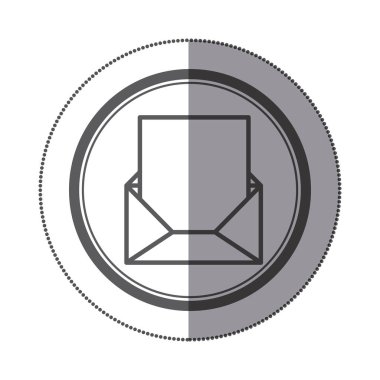 etiket sayfasıyla açılan boş kağıt zarflarla dairesel şekil