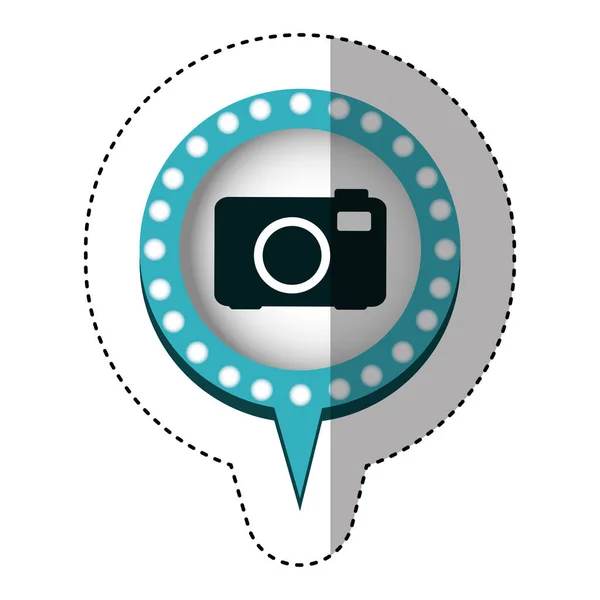 Etiqueta de câmera analógica em discurso circular com contorno azul com pontilhado e cauda —  Vetores de Stock