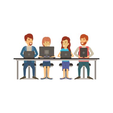 Beyaz arka plan ile kadın ve erkek teknik cihazlar ile masasında oturan ekip çalışması