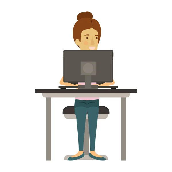 Barevné silueta ženy s sebrané vlasy a sedí v křesle v psací stůl s počítačem — Stockový vektor