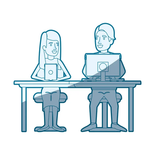 Modrým stínováním silueta týmové práce ženy a muže, který seděl v desk s tech zařízení a s dlouhými vlasy a rovnou on a ona v neformálním oblečení — Stockový vektor
