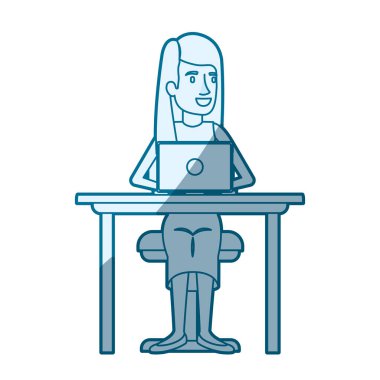 düz uzun saçlı kadının gölgeli ve dizüstü bilgisayar aygıtla Resepsiyon sandalyede oturan mavi renk siluet