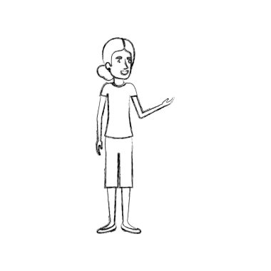 bulanık toplanan saç bluz ve şort ile duran kadın silüeti