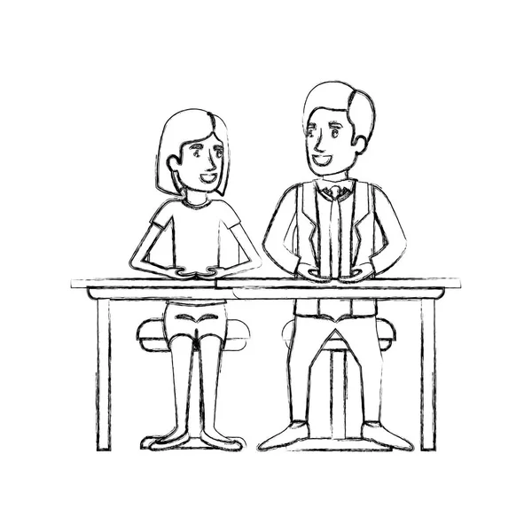 Ομαδική εργασία θολή σιλουέτα του ζευγάρι κάθεται στο γραφείο και γυναίκα με κοντά μαλλιά και ο άνθρωπος πλευρά χωρίσαμε μαλλιά σε επίσημο κοστούμι — Διανυσματικό Αρχείο