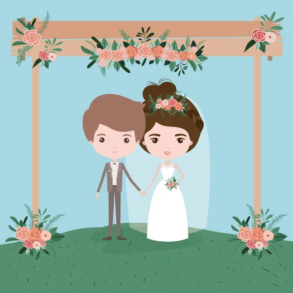 Cielo paisaje escena fondo en hierba con pareja de recién casados bajo marco decorativo en postes de madera con adornos florales — Vector de stock