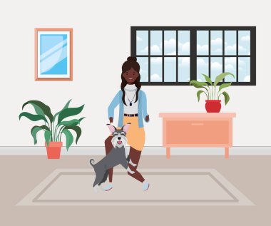 Evin içinde sevimli bir köpeği olan genç afro bir kadın.