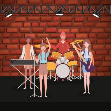 Enstrüman çalan bir grup kadın müzik grubu