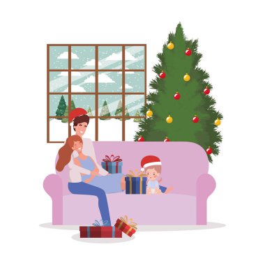 Çam ağacı olan aile üyeleri Noel kutlaması