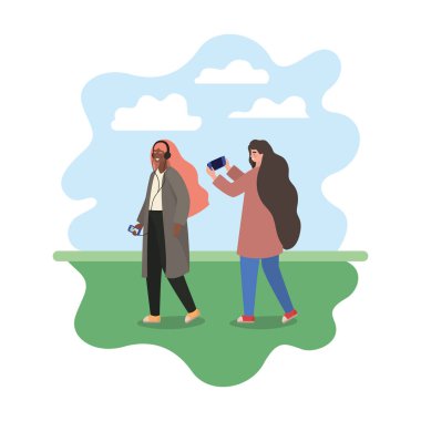 Akıllı telefonlu ve bulutlu vektör tasarımlı kızlar