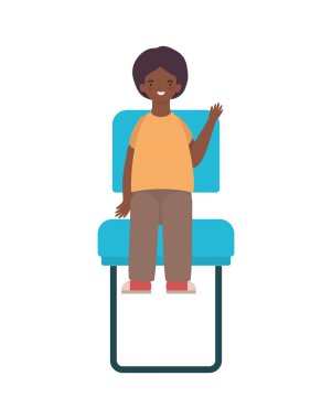 İzole çocuk çizgi filmi koltuk vektörü tasarımında oturuyor.