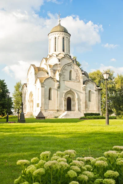 Ősi templom, a kolostor megtekintése — Stock Fotó