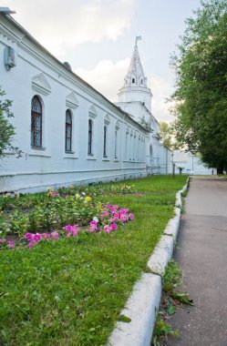 Yaz eski beyaz taş kule